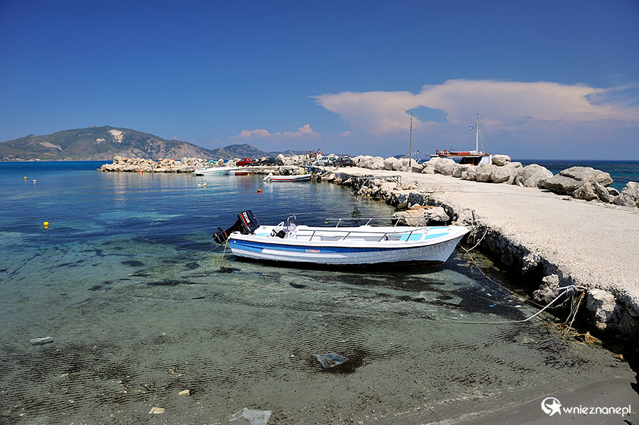 Zakynthos. Łódki w porcie Agios Sostis. - foto: wnieznane.pl