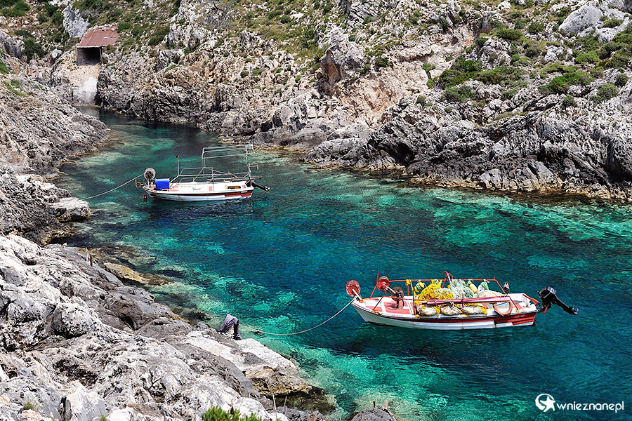 Zakynthos. Malowniczy porcik na zachodnim wybrzeżu - Porto Roxa. - foto: wnieznane.pl
