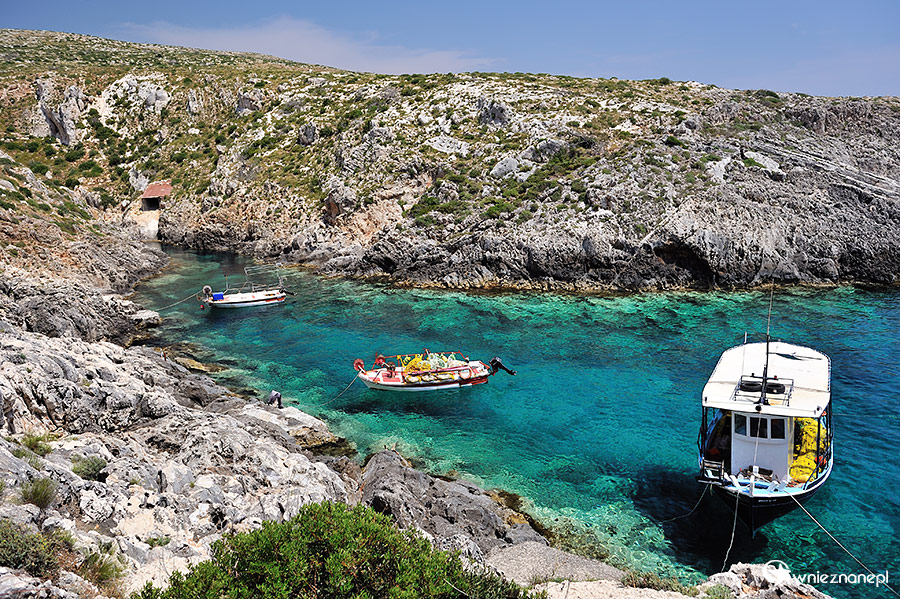 Zakynthos. Malowniczy porcik na zachodnim wybrzeżu - Porto Roxa. - foto: wnieznane.pl