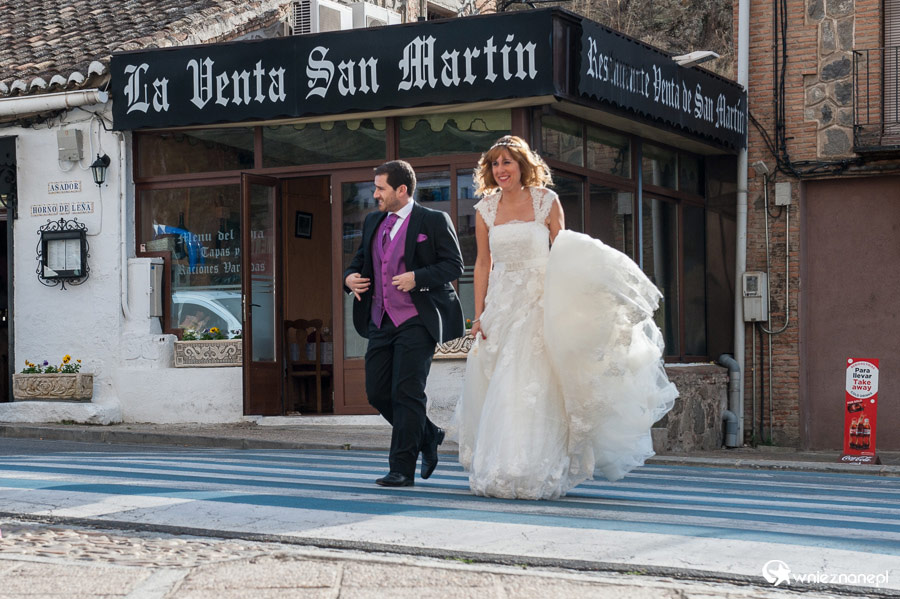 Toledo. Młoda Para w okolicach Puente de San Martin. - foto: wnieznane.pl