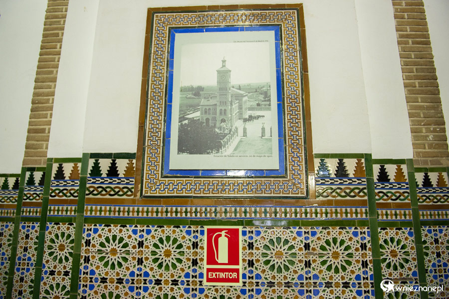 Toledo. Budynek dworca w stylu arabskim. - foto: wnieznane.pl