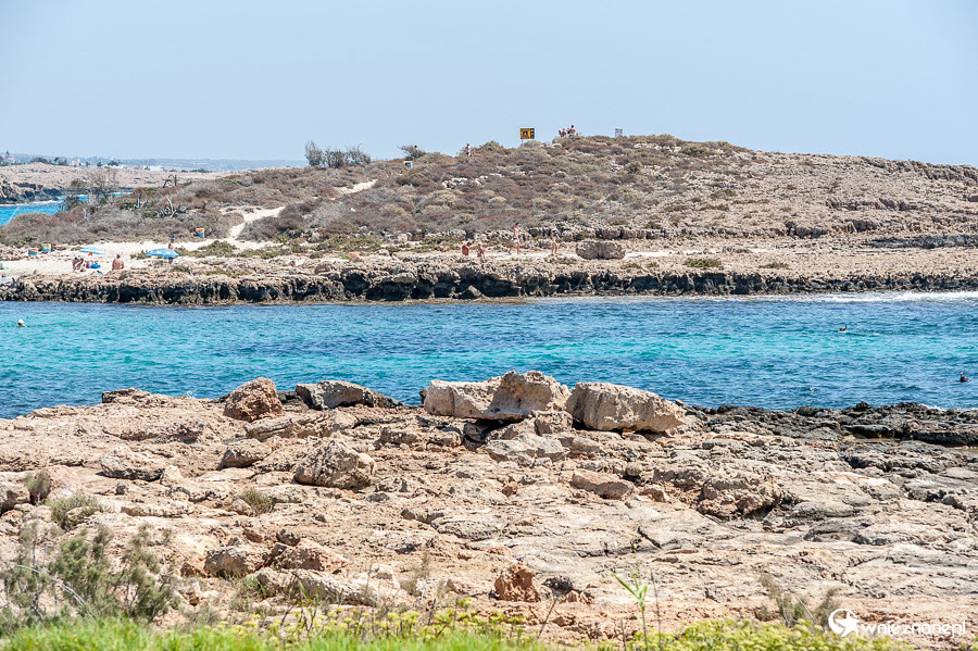 Cypr latem. Wysepka w pobliżu Nissi Beach. - foto: wnieznane.pl Cypr latem. Wysepka w pobliżu Nissi Beach. - foto: wnieznane.pl