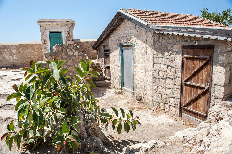 Cypr latem. Obok latarni morskiej w Pafos. - foto: wnieznane.pl