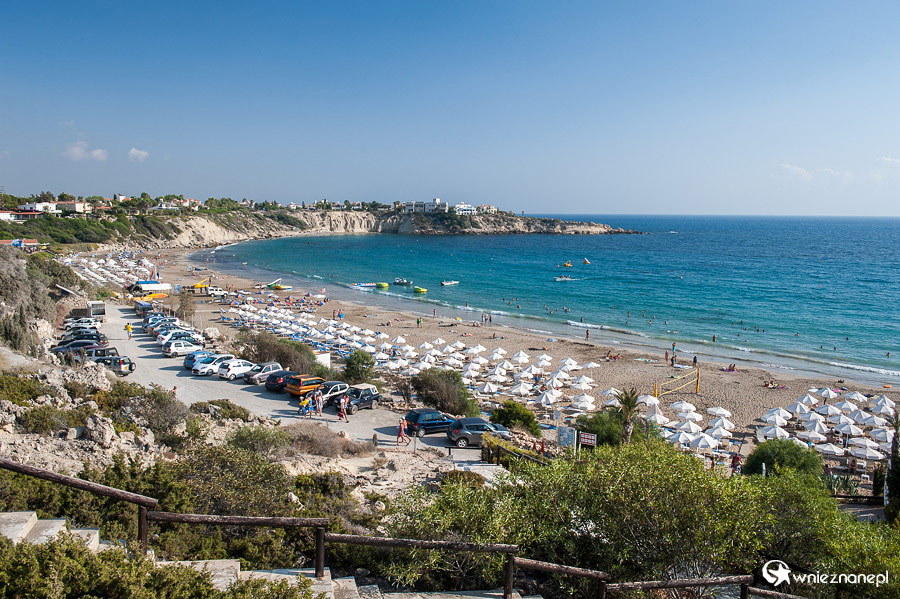 Cypr latem. Widok na piaszczystą plażę Coral Bay. - foto: wnieznane.pl Cypr latem. Widok na piaszczystą plażę Coral Bay. - foto: wnieznane.pl