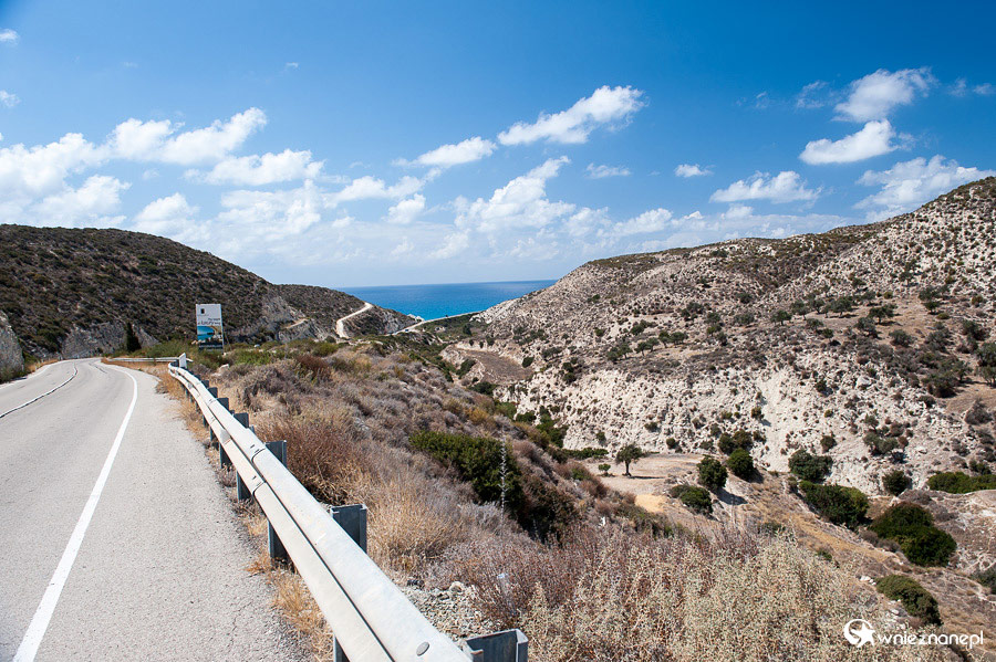 Cypr latem. Droga do Petra tou Romiou. - foto: wnieznane.pl