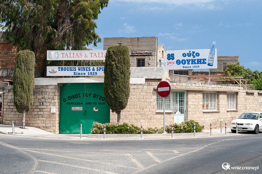 Cypr latem. Jedna z destylarni w Limassol. - foto: wnieznane.pl