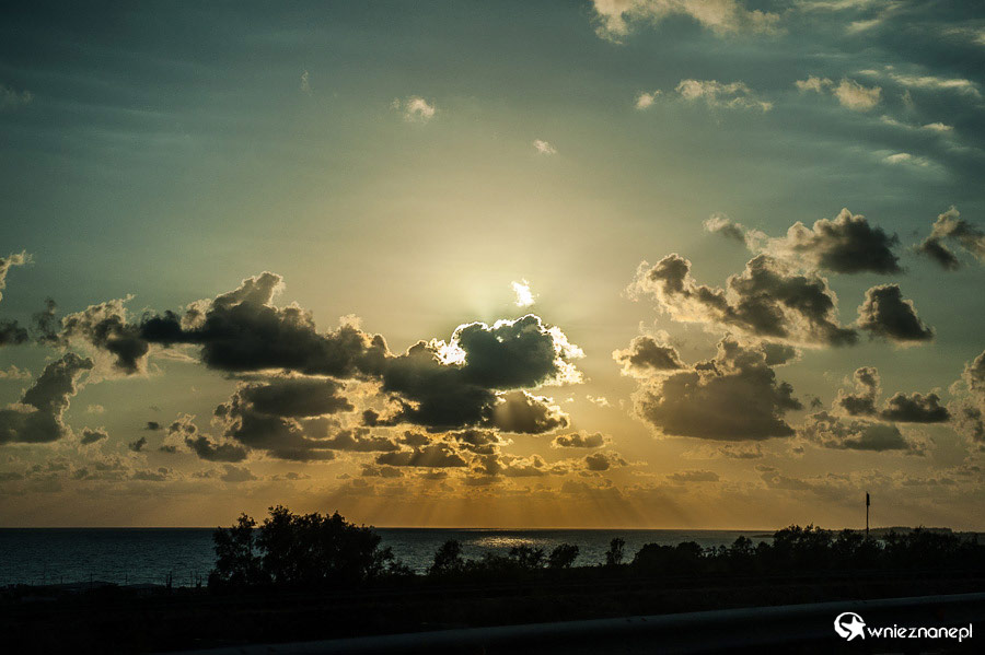 Cypr latem. Słońce zniża się ku zachodowi.  - foto: wnieznane.pl