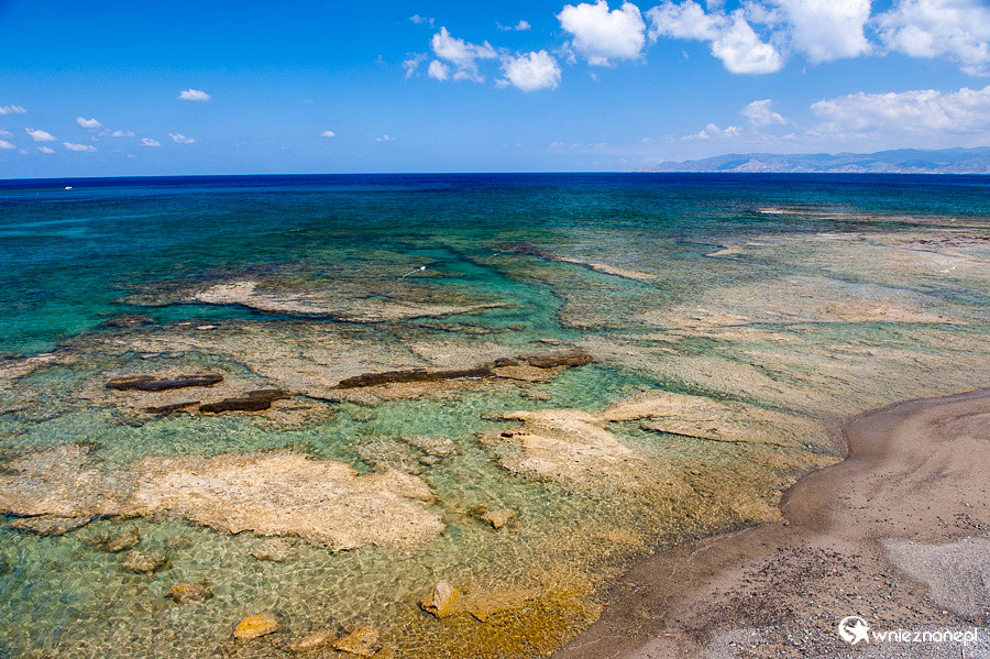 Cypr latem. Chociaż niełatwo tu dojechać, Fontana Amorosa na Półwyspie Akamas to jedno z miejsc, które trzeba zobaczyć.  - foto: wnieznane.pl