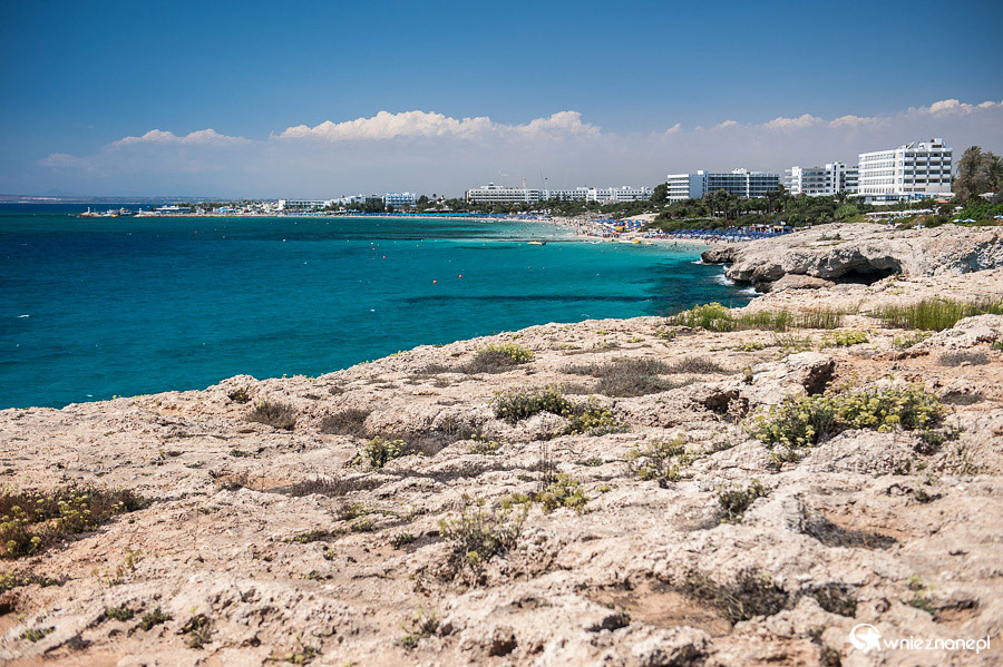 Cypr latem. Widok na Ayia Napę. - foto: wnieznane.pl