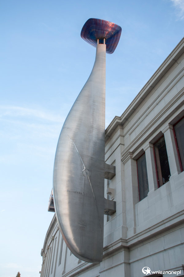 Barcelona. Znicz olimpijski na stadionie. - foto: wnieznane.pl