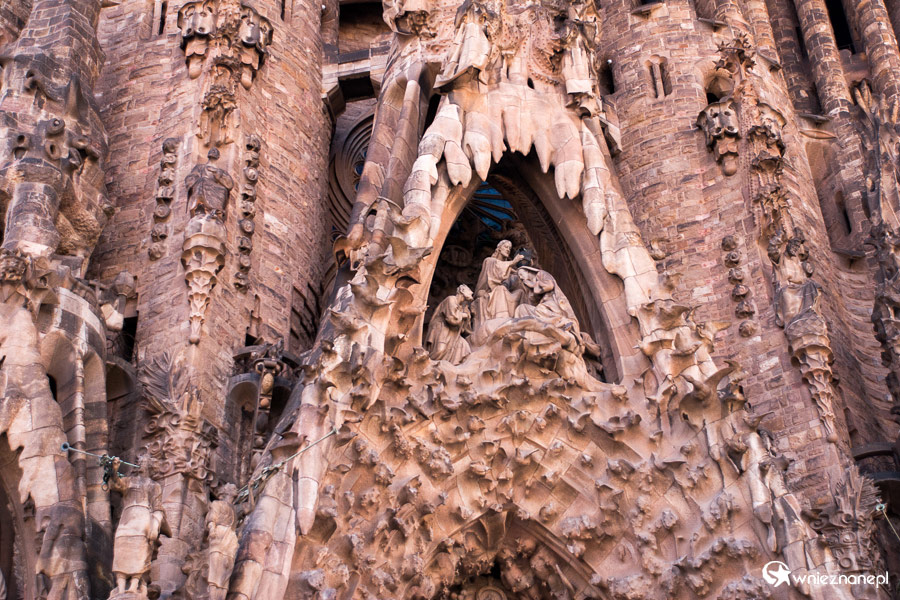 Barcelona. Sagrada Familia zachwyca detalami. - foto: wnieznane.pl