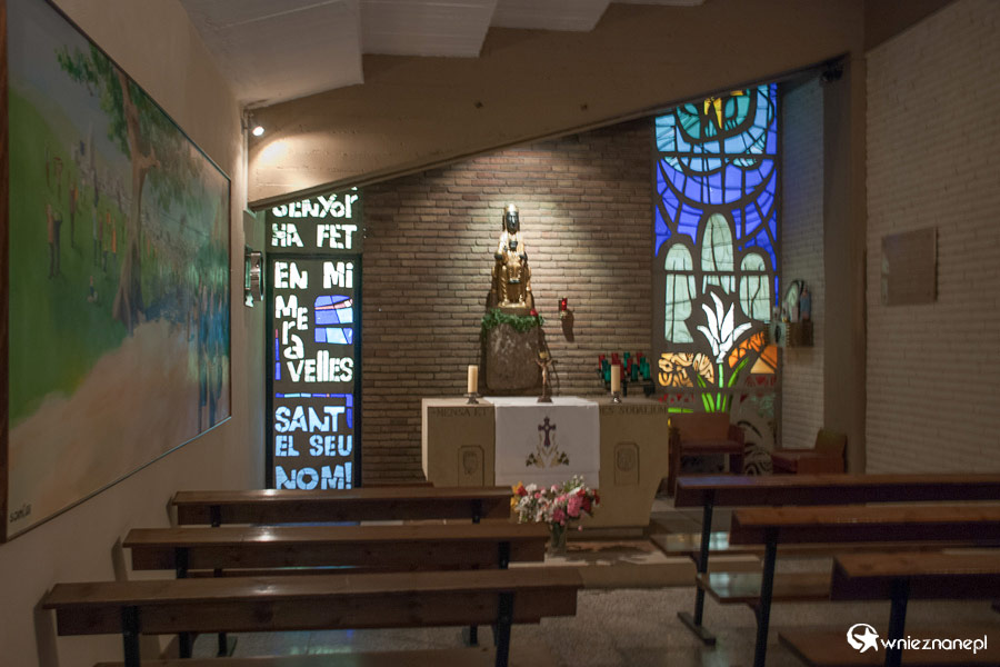 Barcelona. Kapliczka na stadionie Camp Nou. - foto: wnieznane.pl