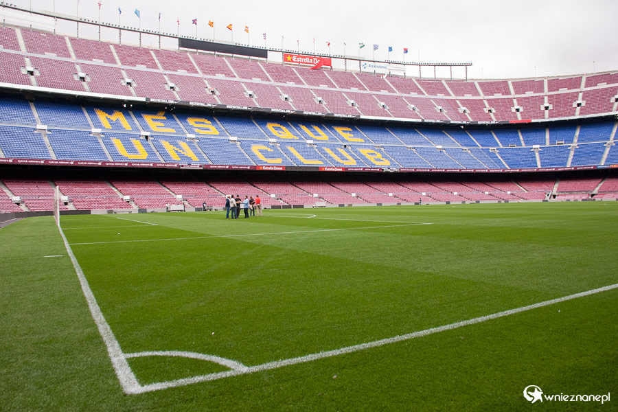 Barcelona. Camp Nou widziane z narożnika boiska. - foto: wnieznane.pl Barcelona. Camp Nou widziane z narożnika boiska. - foto: wnieznane.pl