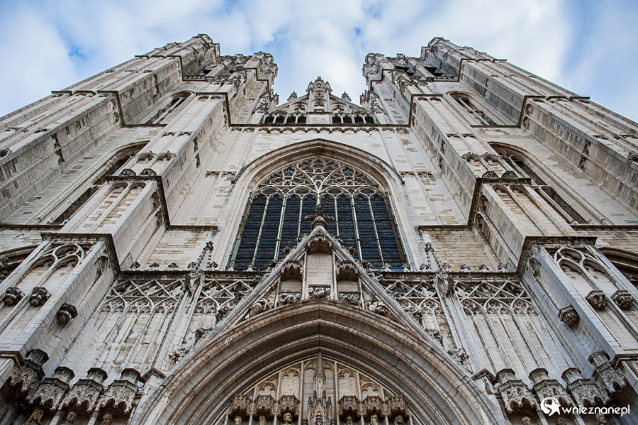 Bruksela. Cathedrale des Saints Michel et Gudule. - foto: wnieznane.pl