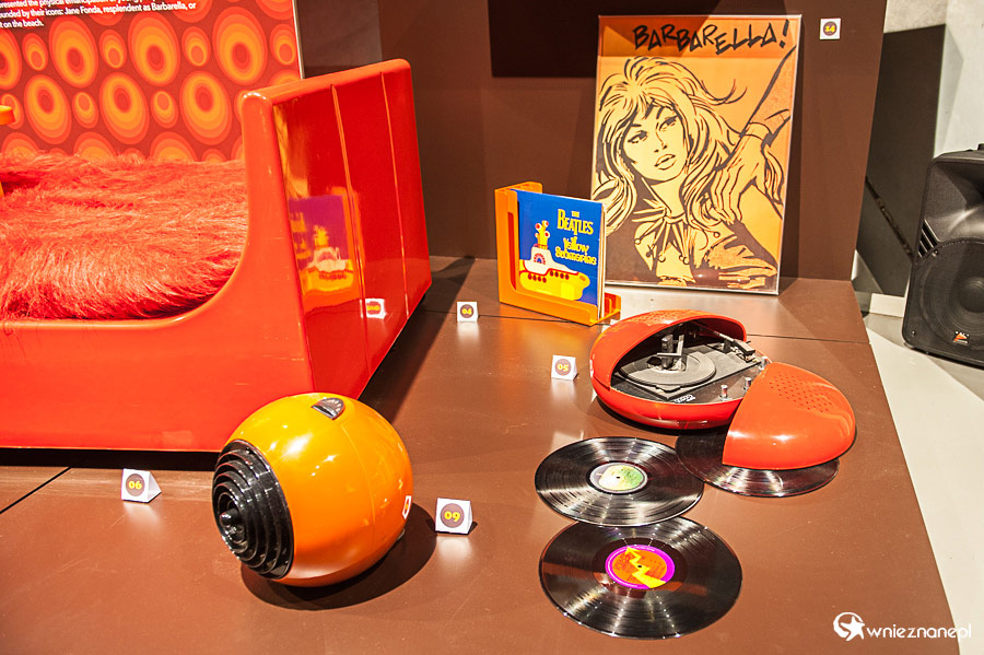 Bruksela. Ekspozycja we wnętrzu Atomium. - foto: wnieznane.pl