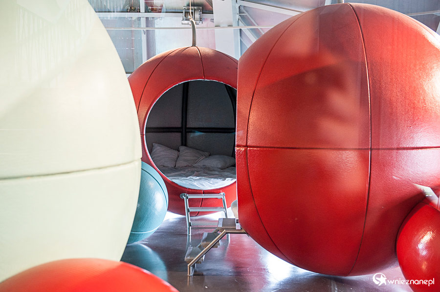 Bruksela. Ekspozycja we wnętrzu Atomium. - foto: wnieznane.pl