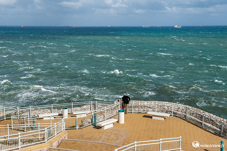 Gibraltar. Widok z Europa Point na Morze Śródziemne. - foto: wnieznane.pl Gibraltar. Widok z Europa Point na Morze Śródziemne. - foto: wnieznane.pl