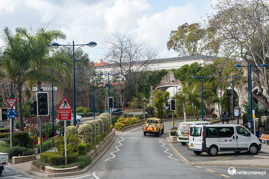 Gibraltar. Fragmenty dawnych murów miejskich. - foto: wnieznane.pl