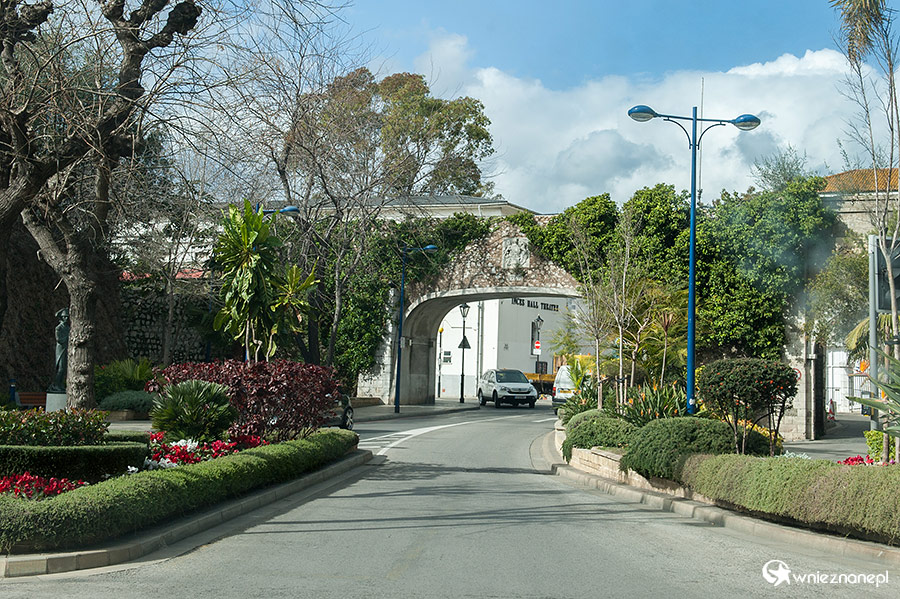 Gibraltar. Fragmenty dawnych murów miejskich. - foto: wnieznane.pl