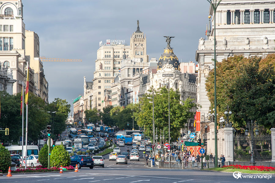 Madryt. Gran Via i budynek Metropolis. - foto: wnieznane.pl Madryt. Gran Via i budynek Metropolis. - foto: wnieznane.pl