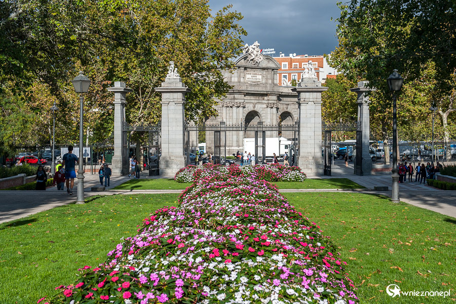 Madryt. W Parku Retiro. - foto: wnieznane.pl