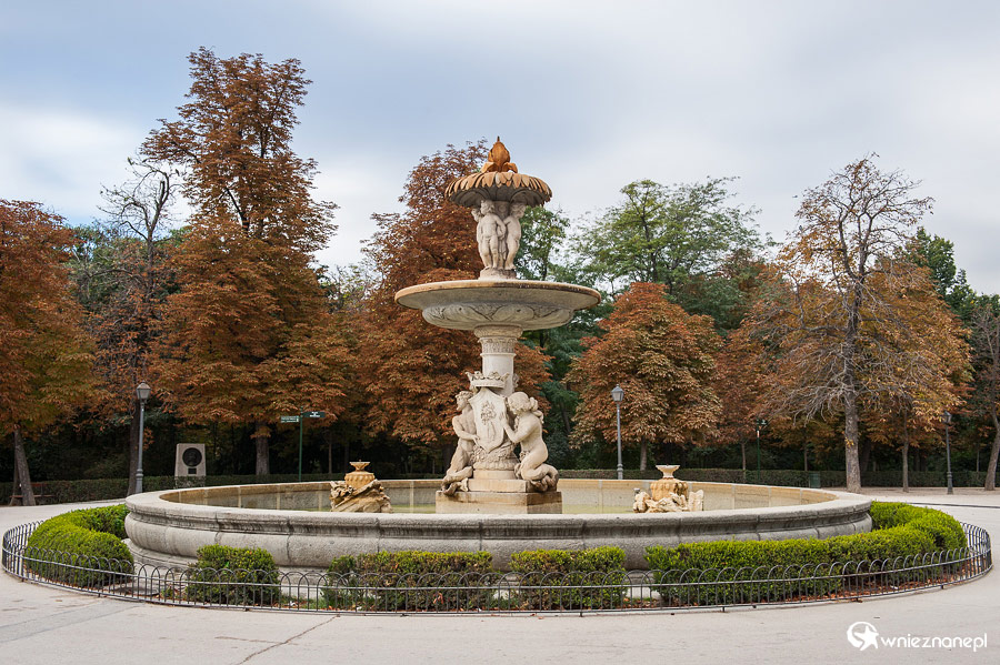 Madryt. W Parku Retiro. - foto: wnieznane.pl