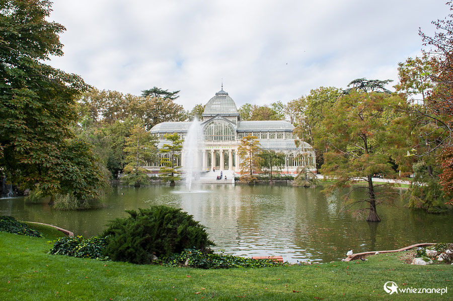 Madryt. Wypoczynek w Parku Retiro. - foto: wnieznane.pl Madryt. Wypoczynek w Parku Retiro. - foto: wnieznane.pl