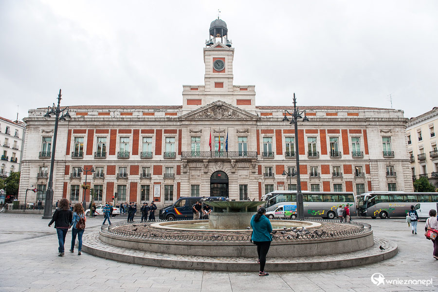 Madryt. Puerta del Sol - plac w sercu miasta. - foto: wnieznane.pl