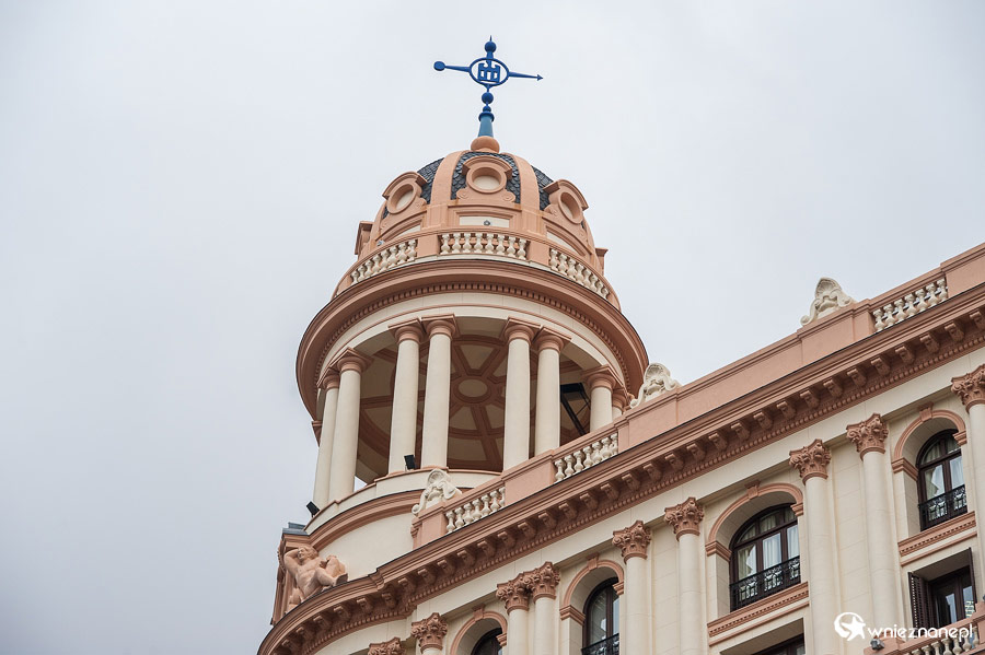 Madryt. Eleganckie budynki przy Gran Via. - foto: wnieznane.pl