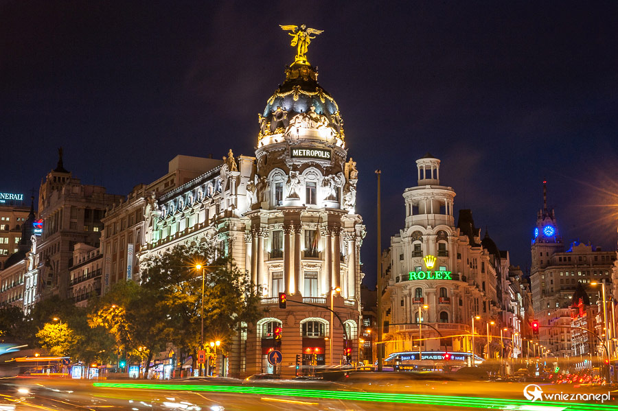Madryt. Gran Via i budynek Metropolis nocą. - foto: wnieznane.pl Madryt. Gran Via i budynek Metropolis nocą. - foto: wnieznane.pl