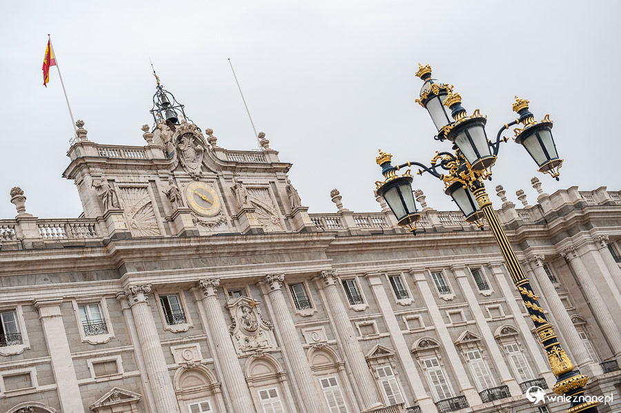 Madryt. Pałac królewski z zewnątrz. - foto: wnieznane.pl Madryt. Pałac królewski z zewnątrz. - foto: wnieznane.pl