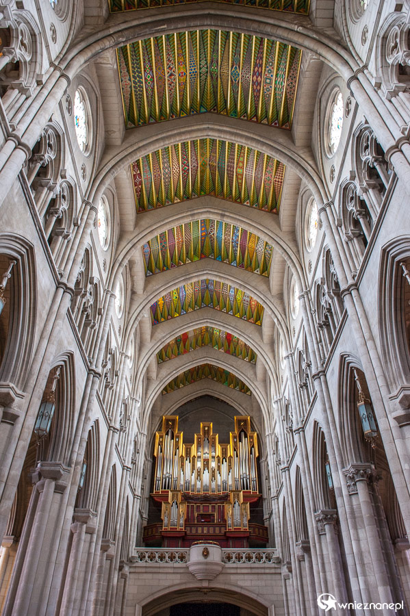 Madryt. Wnętrze katedry, Catedral de la Almudena. - foto: wnieznane.pl