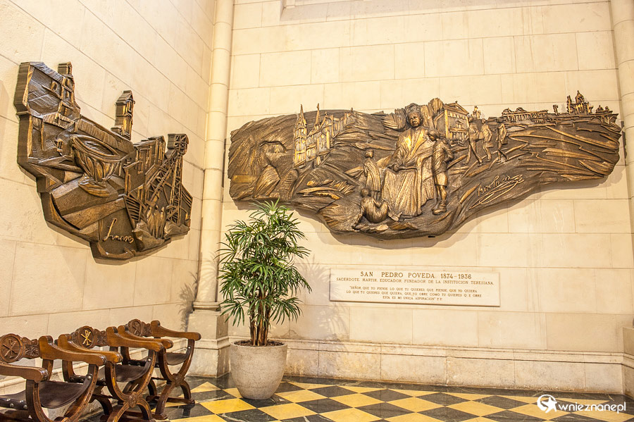 Madryt. Wnętrze katedry, Catedral de la Almudena. - foto: wnieznane.pl Madryt. Wnętrze katedry, Catedral de la Almudena. - foto: wnieznane.pl