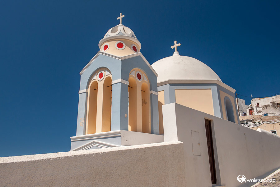 Santorini. Kościół Agios Stylianos w Firostefani. - foto: wnieznane.pl