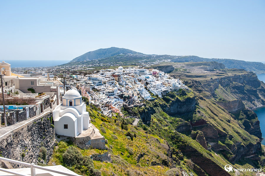 Santorini. Widok z Firostefani na Firę. - foto: wnieznane.pl