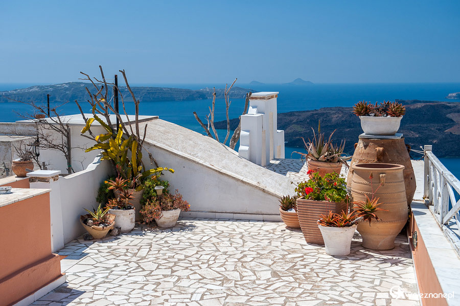 Santorini. Ogród na dachu w Firostefani. - foto: wnieznane.pl