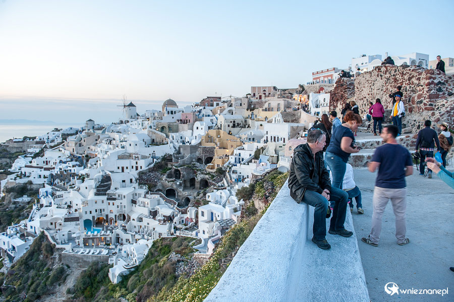 Santorini, Oia. Zachód słońca nad kalderą. - foto: wnieznane.pl