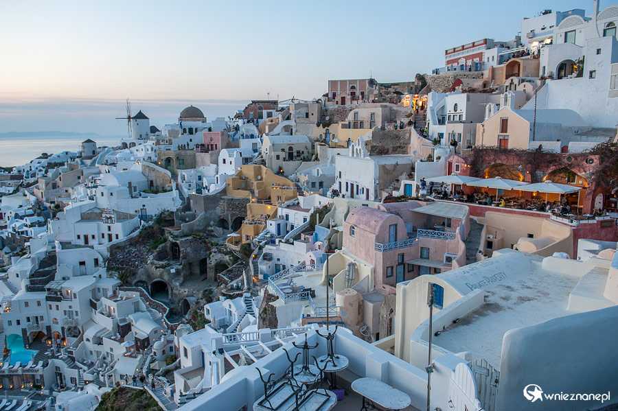 Santorini, Oia. Zachód słońca nad kalderą. - foto: wnieznane.pl