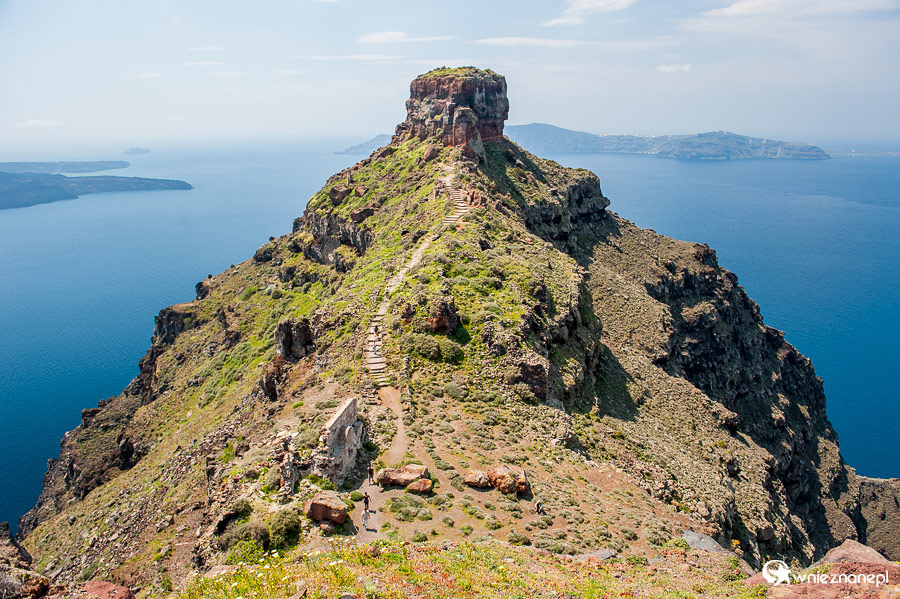 Santorini. Skała Skaros w Imerovigli. - foto: wnieznane.pl