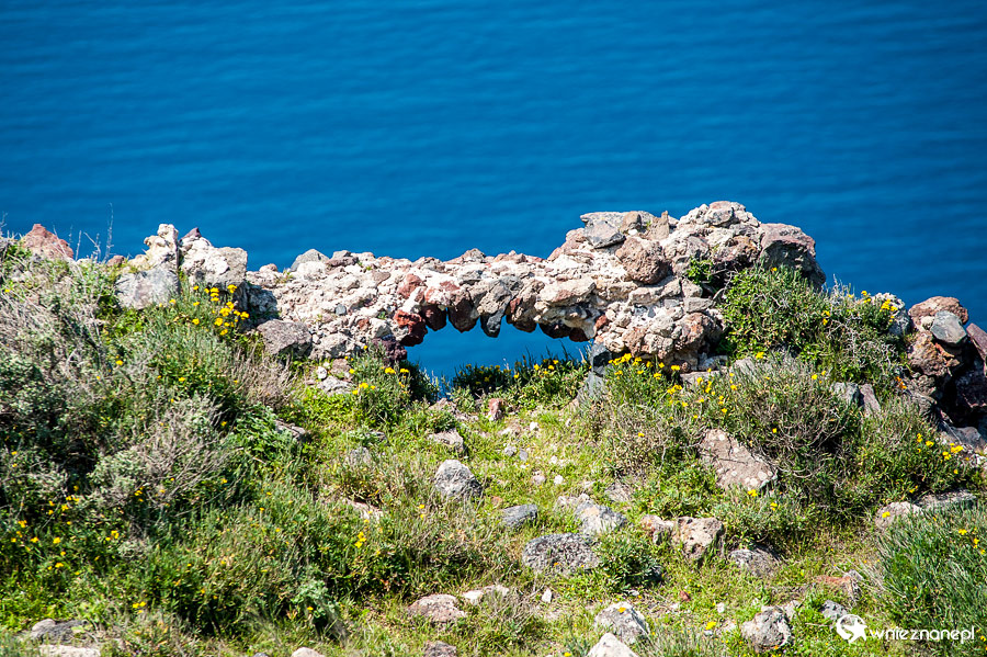 Santorini. Formacje skalne na wysokości Imerovigli. - foto: wnieznane.pl
