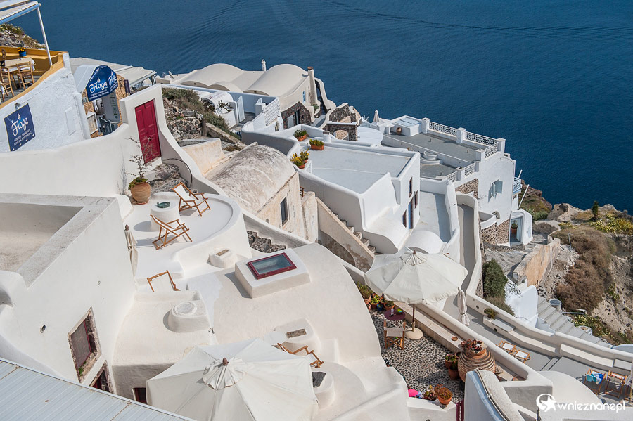 Santorini. Cykladzka tarasowa zabudowa w Oi. - foto: wnieznane.pl