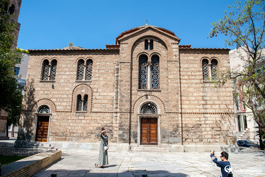 Ateny. Jeden z kościołów w dzielnicy Plaka. - foto: wnieznane.pl