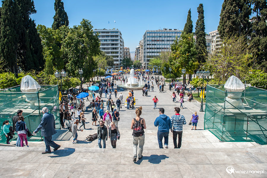 Ateny. Plac Syntagma tętni życiem i dniem, i nocą. - foto: wnieznane.pl