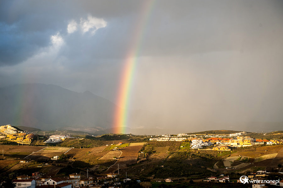 Andaluzja. Efektowna tęcza w Manilvie. - foto: wnieznane.pl