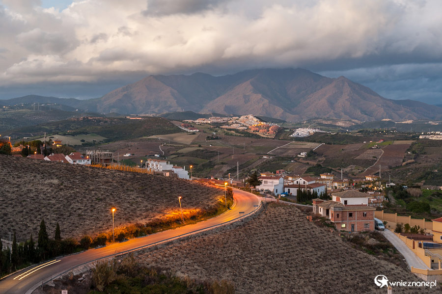Andaluzja. Widok na okolice Manilvy. - foto: wnieznane.pl