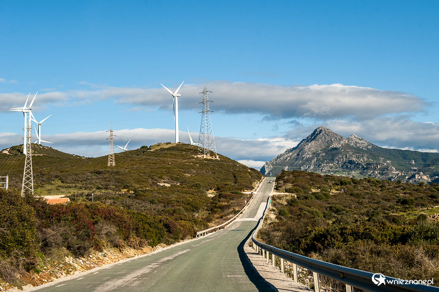 Andaluzja. Droga do Casares biegnie przez góry. - foto: wnieznane.pl