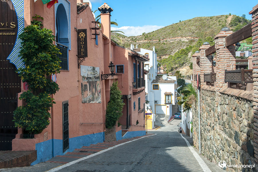 Andaluzja. Tradycyjna zabudowa Benahavis. - foto: wnieznane.pl