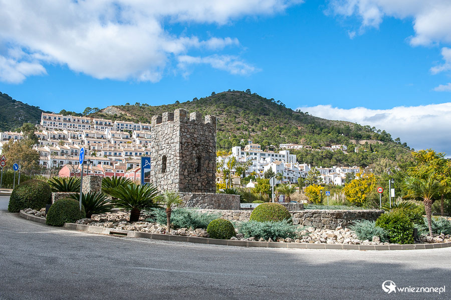Andaluzja. Wjazd do wioski Benahavis. - foto: wnieznane.pl