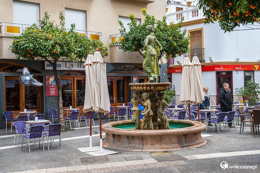 Andaluzja. Fontanna w zabytkowej części Estepony. - foto: wnieznane.pl Andaluzja. Fontanna w zabytkowej części Estepony. - foto: wnieznane.pl