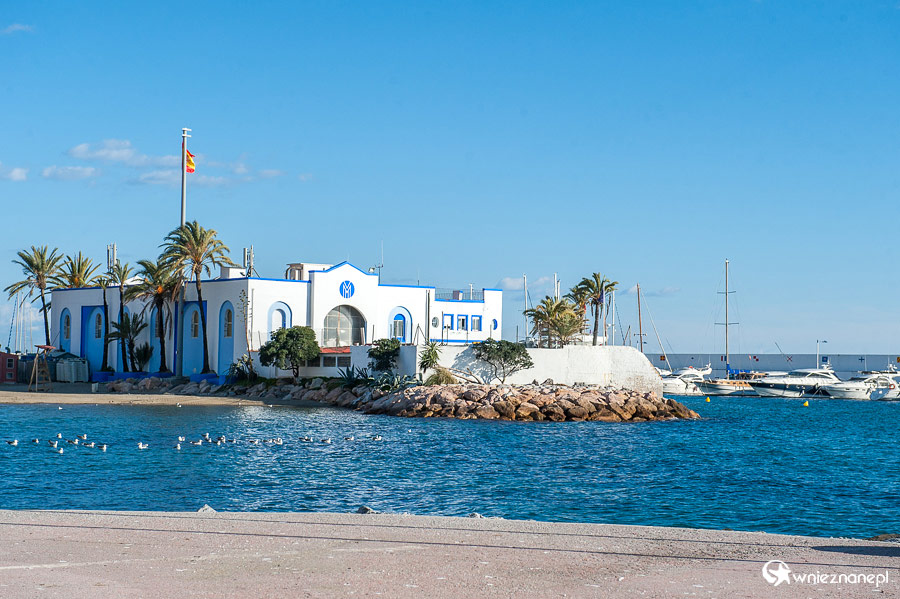 Andaluzja. Wejście do mariny w Marbelli. - foto: wnieznane.pl Andaluzja. Wejście do mariny w Marbelli. - foto: wnieznane.pl
